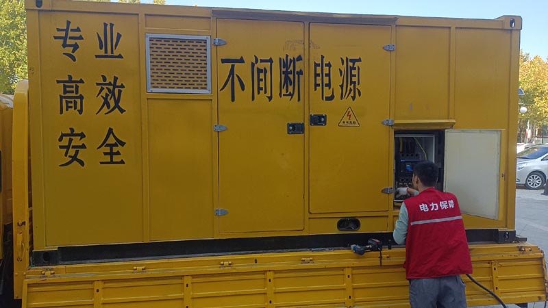 会泽柴油发电机组和UPS电源配合使用时，如何避免切换过程中的电力中断？